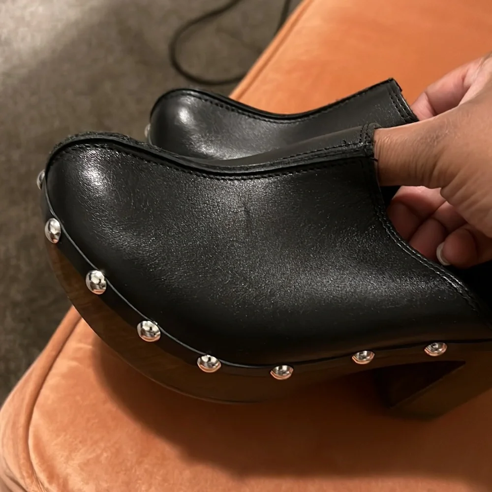 Clogs - Picture 8 of 9